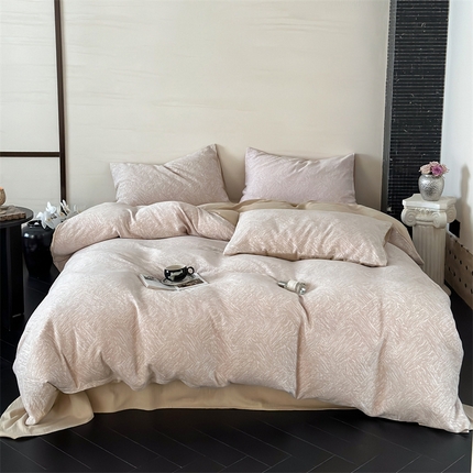 91家纺网 家纺一手货源 找家纺 梦享生活家居 2024新款色织三层提花墨尔本系列四件套 墨尔本卡其