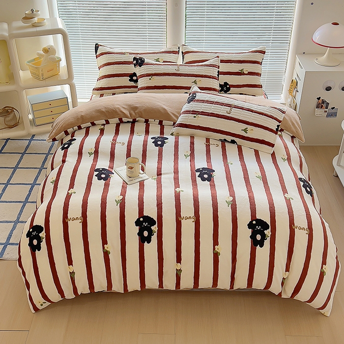 91家纺网 家纺一手货源 找家纺 美梦家纺 2024新款牛奶绒简单款夹棉床盖四件套 哈基米红