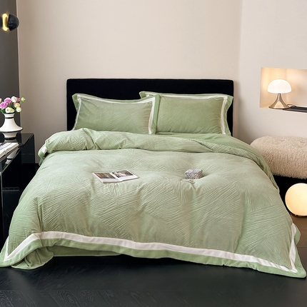 91家纺网 家纺一手货源 找家纺 （总）可恩欣 2025新款牛奶绒雕花宽边双拼色四件套-风格二