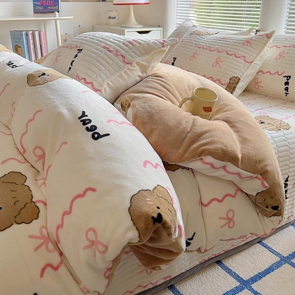 91家纺网 家纺一手货源 找家纺 （总）美梦家纺 2024新款牛奶绒简单款夹棉床盖四件套