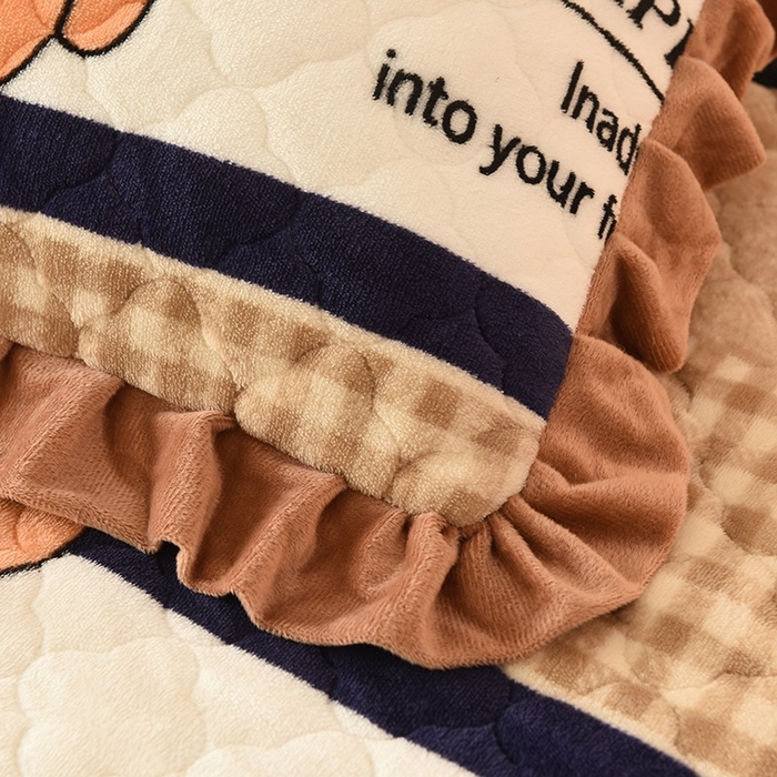 91家纺网 家纺一手货源 找家纺 美达家纺 2025新款牛奶绒印花床盖系列四件套 小熊维尼