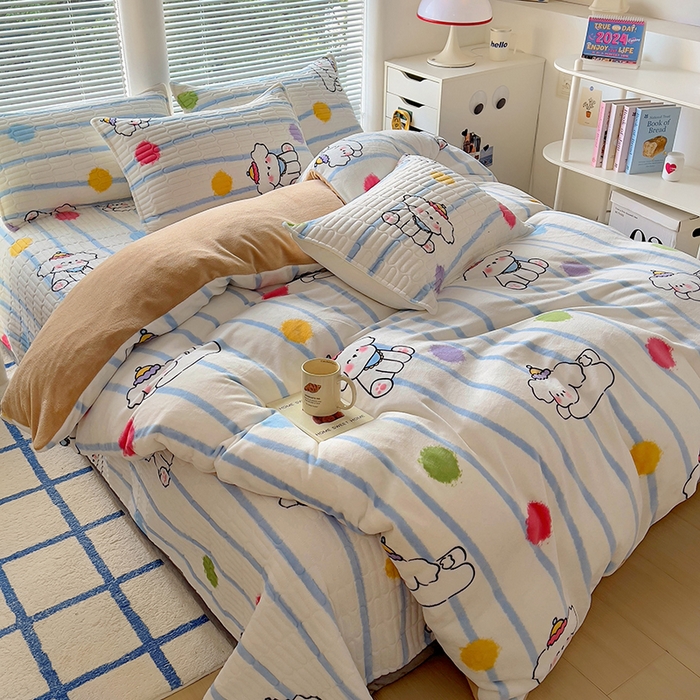 91家纺网 家纺一手货源 找家纺 美梦家纺 2024新款牛奶绒简单款夹棉床盖三件套 乖乖狗