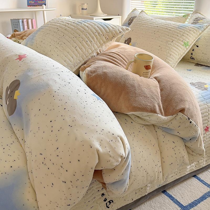 91家纺网 家纺一手货源 找家纺 美梦家纺 2024新款牛奶绒简单款夹棉床盖四件套 象先生蓝