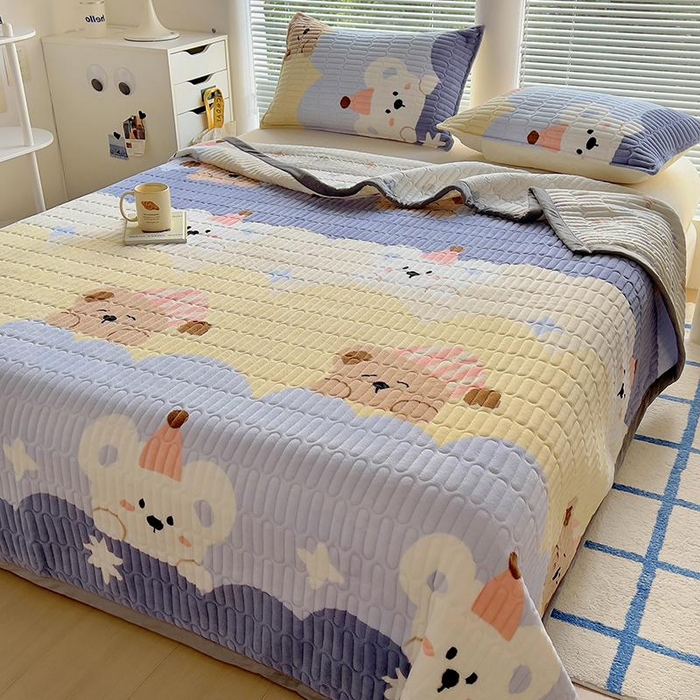 91家纺网 家纺一手货源 找家纺 美梦家纺 2024新款牛奶绒简单款夹棉床盖三件套 萌宝