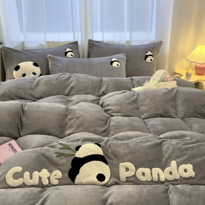 91家纺网 家纺一手货源 找家纺 葡萄家 2024新款卡通牛奶绒毛巾绣可爱熊猫保暖四件套提供买家秀 萌宝牛奶绒-灰
