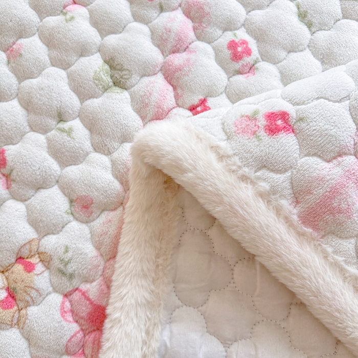 91家纺网 家纺一手货源 找家纺 慕尚家纺 2025牛奶绒床盖床褥被套三件套四件套 床垫-蝴蝶小兔