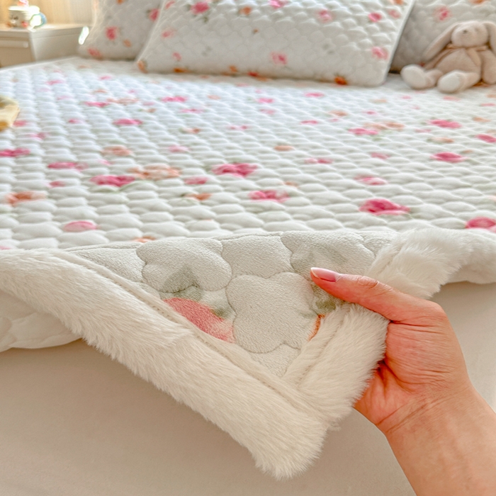 91家纺网 家纺一手货源 找家纺 慕尚家纺 2025牛奶绒床盖床褥被套三件套四件套 床垫-甜美冬日