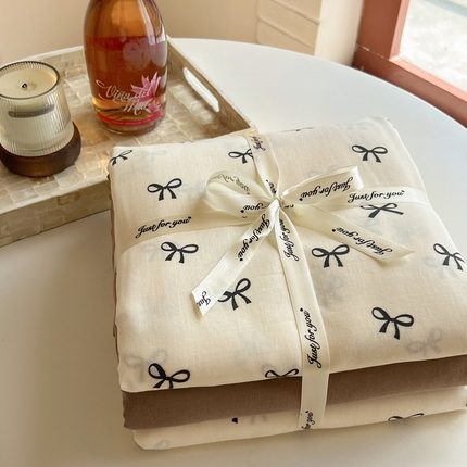 91家纺网 家纺一手货源 找家纺 一比一家纺 2025新款全棉母婴级抗菌有氧全棉双层纱亲肤全棉小清新印花三件套四件套 蝴蝶可颂-黑