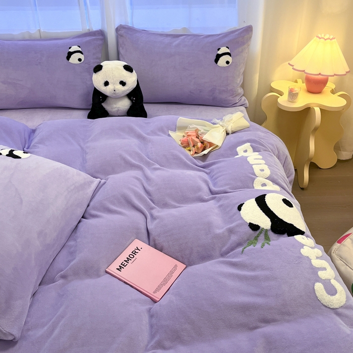 91家纺网 家纺一手货源 找家纺 葡萄家 2024新款卡通牛奶绒毛巾绣可爱熊猫保暖四件套提供买家秀 萌宝牛奶绒-紫