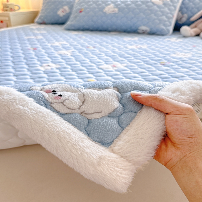 91家纺网 家纺一手货源 找家纺 慕尚家纺 2025牛奶绒床盖床褥被套三件套四件套 床垫-宝贝熊仔