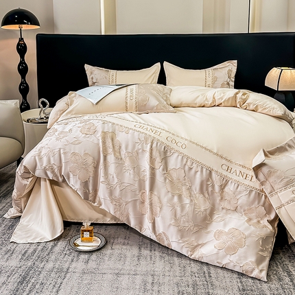 91家纺网 家纺一手货源 找家纺 宅家居 2024新款轻奢拼接亲肤精梳棉磨毛浮雕刺绣四件套-珍妮花房 珍妮花房-香槟金