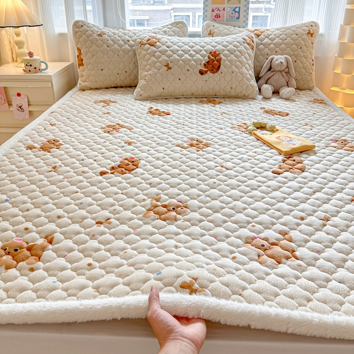 91家纺网 家纺一手货源 找家纺 慕尚家纺 2025牛奶绒床盖床褥被套三件套四件套 床垫-奇妙猫