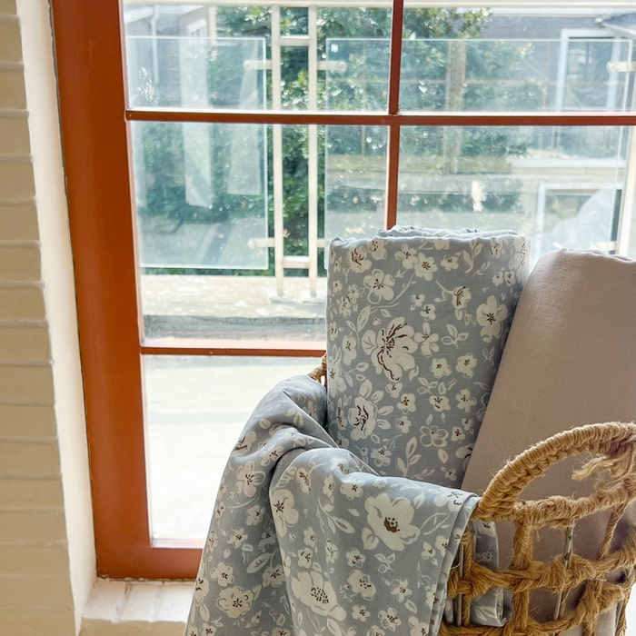 91家纺网 家纺一手货源 找家纺 一比一家纺 2025新款全棉母婴级抗菌有氧全棉双层纱亲肤全棉小清新印花三件套四件套 木槿花-兰