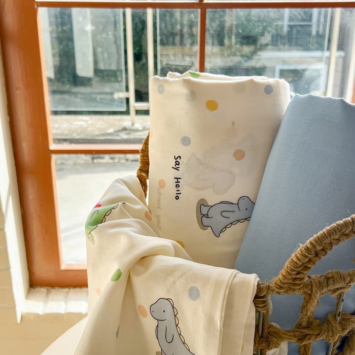 91家纺网 家纺一手货源 找家纺 一比一家纺 2025新款全棉母婴级抗菌有氧全棉双层纱亲肤全棉小清新印花三件套四件套 恐龙派对