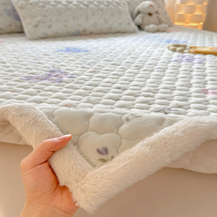 91家纺网 家纺一手货源 找家纺 慕尚家纺 2025牛奶绒床盖床褥被套三件套四件套 床垫-蝴蝶花