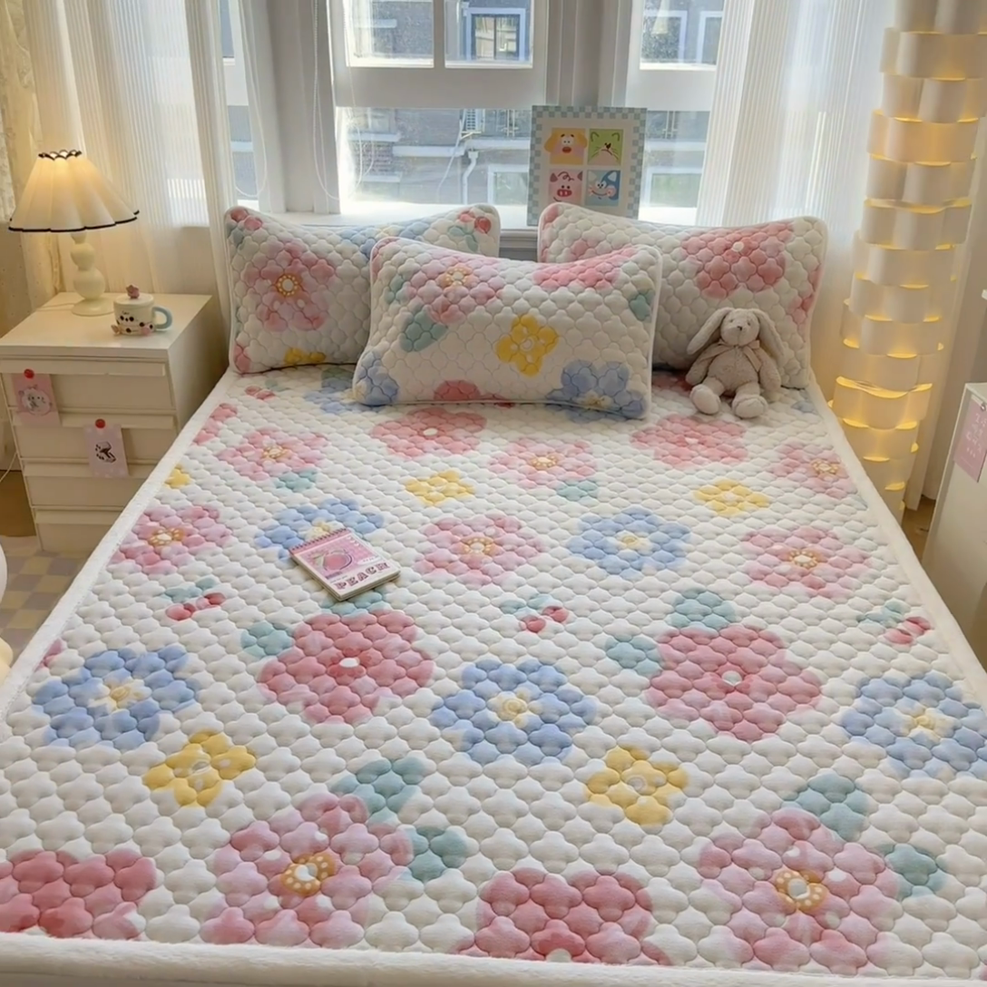 91家纺网 家纺一手货源 找家纺 慕尚家纺 2025牛奶绒床盖床褥被套三件套四件套 床垫-菲娜