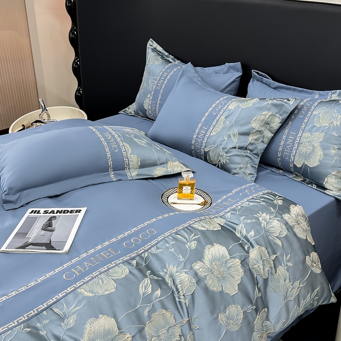 91家纺网 家纺一手货源 找家纺 宅家居 2024新款轻奢拼接亲肤精梳棉磨毛浮雕刺绣四件套-珍妮花房 珍妮花房-宾利蓝