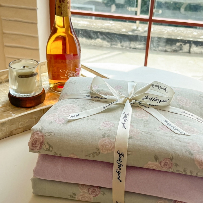 91家纺网 家纺一手货源 找家纺 一比一家纺 2025新款全棉母婴级抗菌有氧全棉双层纱亲肤全棉小清新印花三件套四件套 木槿-紫