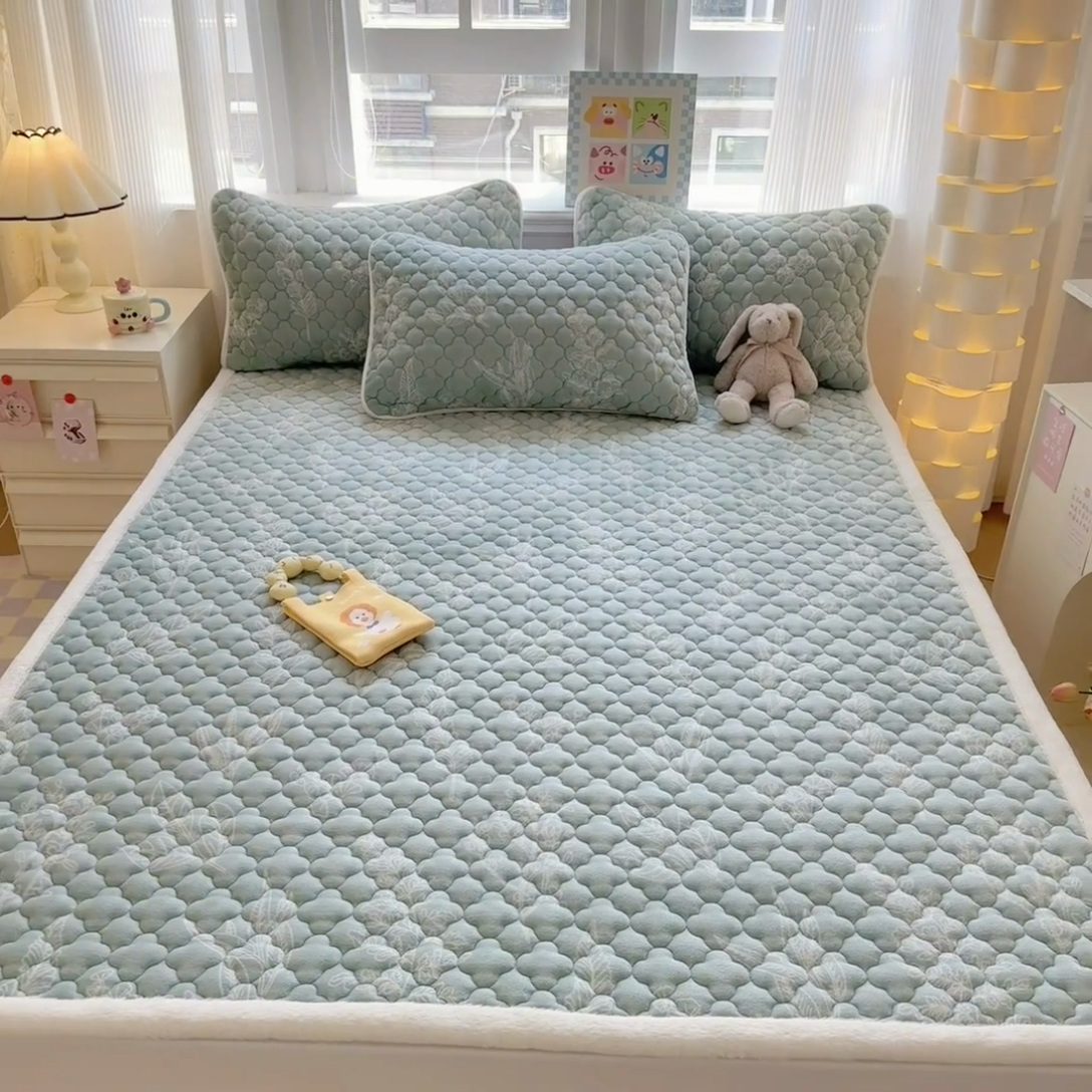 91家纺网 家纺一手货源 找家纺 慕尚家纺 2025牛奶绒床盖床褥被套三件套四件套 床垫-生态叶