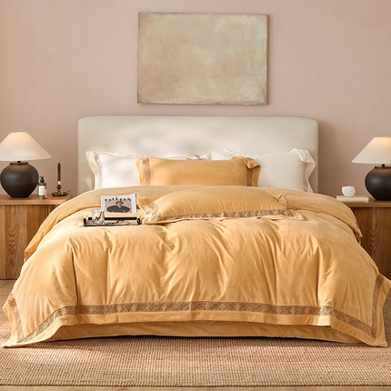 91家纺网 家纺一手货源 找家纺 （总）淼铭家纺 2025新款A类高克重婴肤绒镂空工艺四件套-曼柔系列