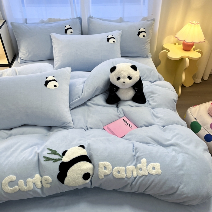 91家纺网 家纺一手货源 找家纺 葡萄家 2024新款卡通牛奶绒毛巾绣可爱熊猫保暖四件套提供买家秀 萌宝牛奶绒-蓝