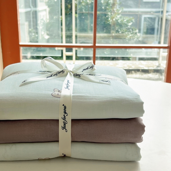 91家纺网 家纺一手货源 找家纺 一比一家纺 2026新款全棉母婴级抗菌有氧全棉双层纱亲肤全棉小清新印花三件套四件套 彼得兔