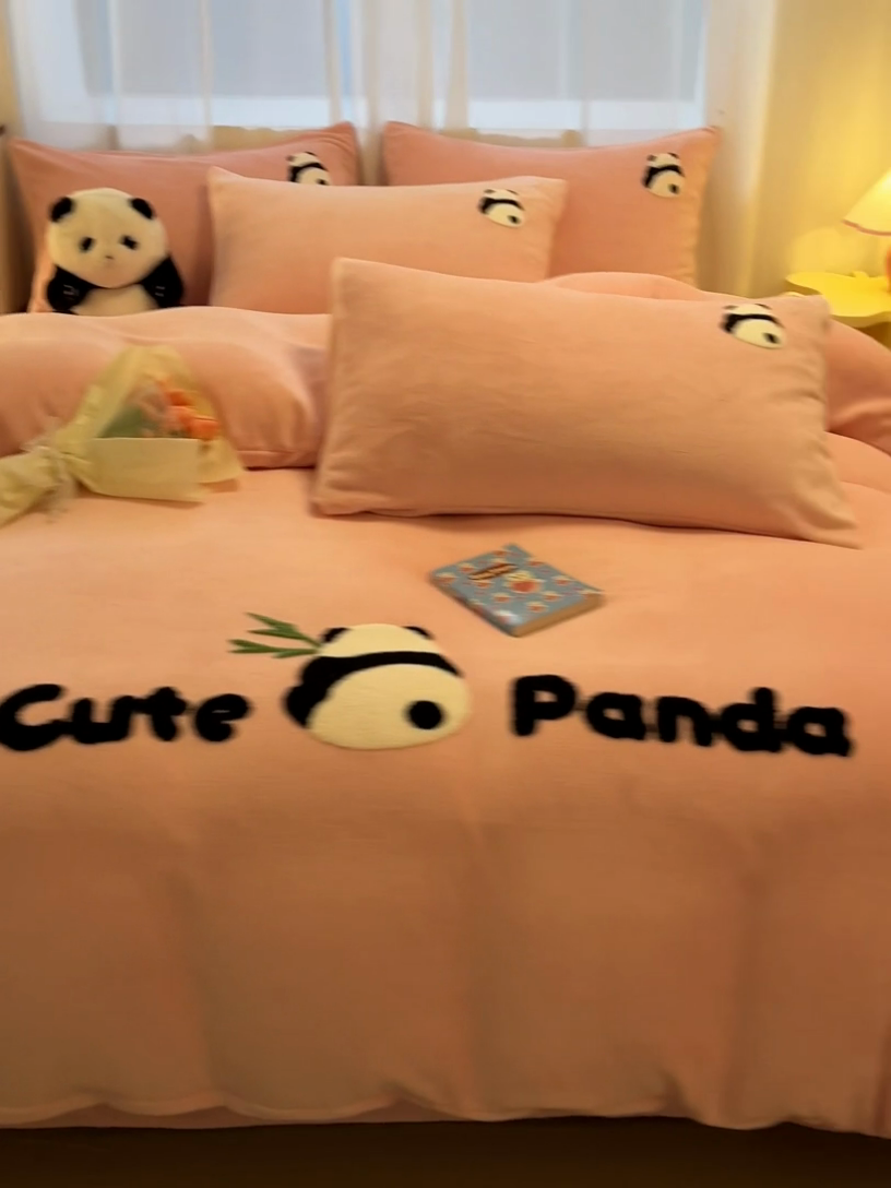 91家纺网 家纺一手货源 找家纺 葡萄家 2024新款卡通牛奶绒毛巾绣可爱熊猫保暖四件套提供买家秀 萌宝牛奶绒-粉