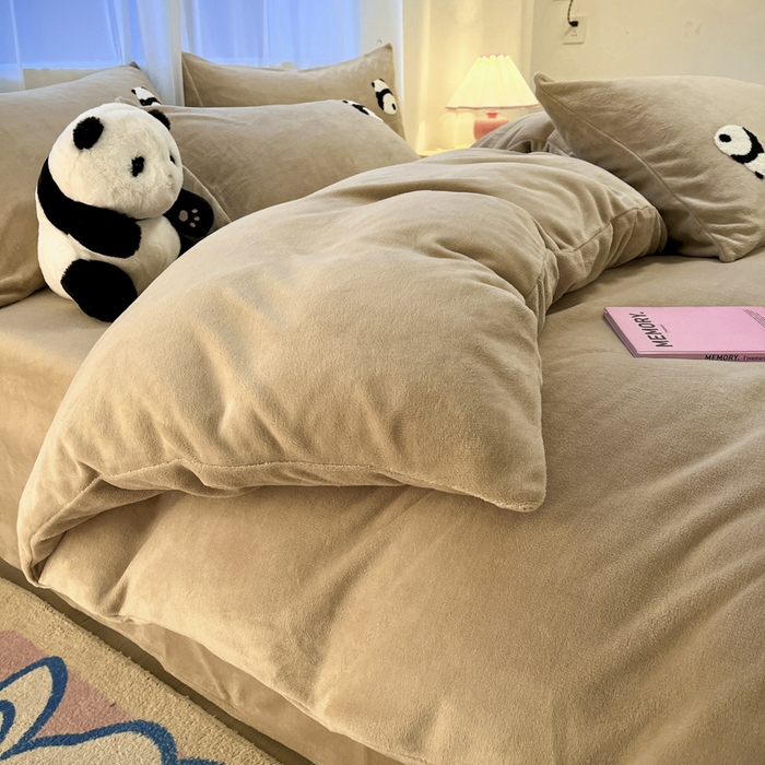 91家纺网 家纺一手货源 找家纺 葡萄家 2024新款卡通牛奶绒毛巾绣可爱熊猫保暖四件套提供买家秀 萌宝牛奶绒-咖