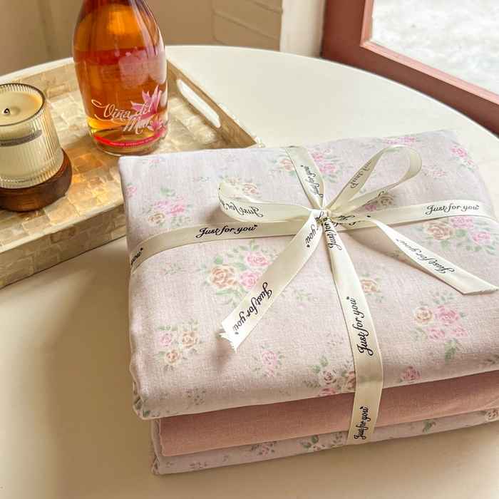 91家纺网 家纺一手货源 找家纺 一比一家纺 2026新款全棉母婴级抗菌有氧全棉双层纱亲肤全棉小清新印花三件套四件套 半岛红茶