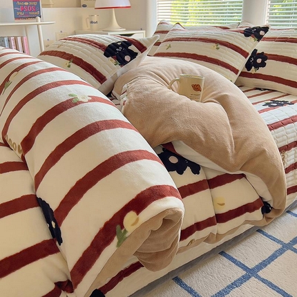 美梦家纺 2024新款牛奶绒简单款夹棉床盖四件套 哈基米红