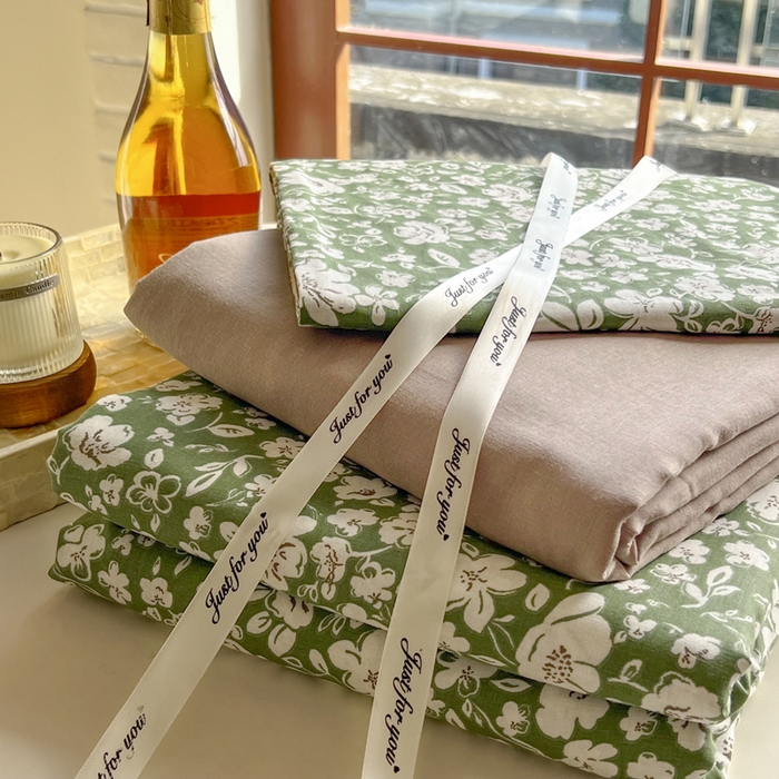 91家纺网 家纺一手货源 找家纺 一比一家纺 2025新款全棉母婴级抗菌有氧全棉双层纱亲肤全棉小清新印花三件套四件套 木槿花-绿