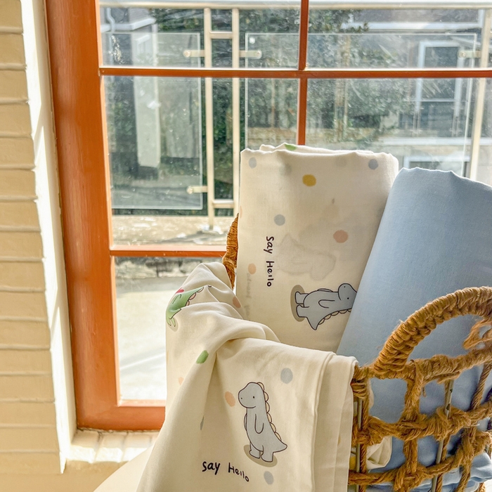 91家纺网 家纺一手货源 找家纺 一比一家纺 2025新款全棉母婴级抗菌有氧全棉双层纱亲肤全棉小清新印花三件套四件套 恐龙派对