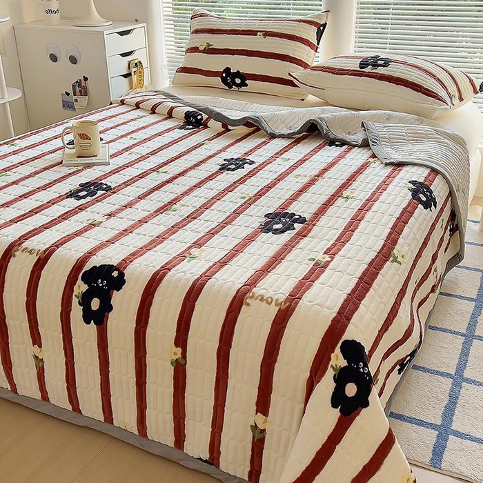 91家纺网 家纺一手货源 找家纺 美梦家纺 2024新款牛奶绒简单款夹棉床盖三件套 哈基米红