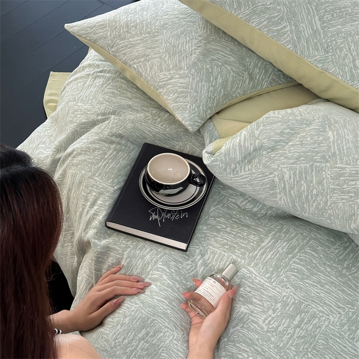 91家纺网 家纺一手货源 找家纺 梦享生活家居 2024新款色织三层提花墨尔本系列四件套 墨尔本浅绿