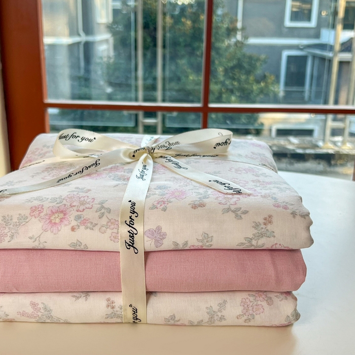 91家纺网 家纺一手货源 找家纺 一比一家纺 2025新款全棉母婴级抗菌有氧全棉双层纱亲肤全棉小清新印花三件套四件套 罗拉小姐