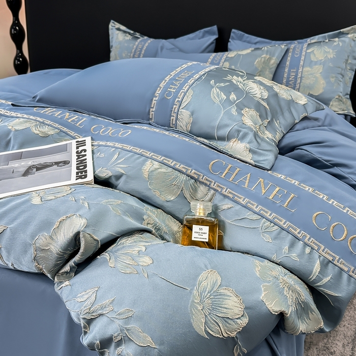 91家纺网 家纺一手货源 找家纺 宅家居 2024新款轻奢拼接亲肤精梳棉磨毛浮雕刺绣四件套-珍妮花房 珍妮花房-宾利蓝