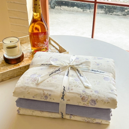 91家纺网 家纺一手货源 找家纺 一比一家纺 2025新款全棉母婴级抗菌有氧全棉双层纱亲肤全棉小清新印花三件套四件套 薄雾玫瑰