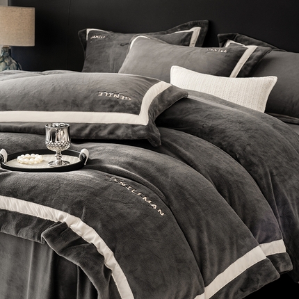 91家纺网 家纺一手货源 找家纺 （总）时亿家居 2024新款300g牛奶绒绣花四件套-奢系列