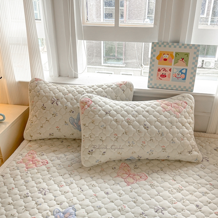 91家纺网 家纺一手货源 找家纺 慕尚家纺 2025牛奶绒床盖床褥被套三件套四件套 床垫-蝴蝶花