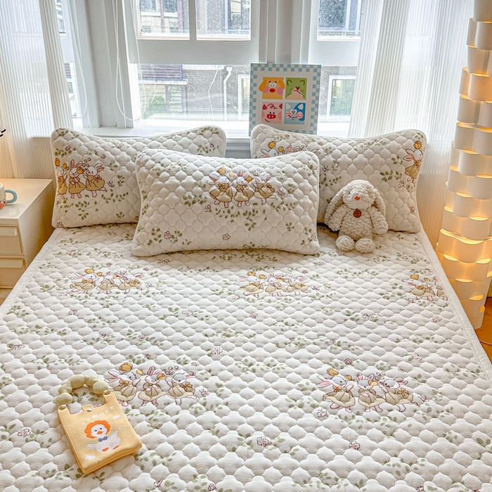 91家纺网 家纺一手货源 找家纺 慕尚家纺 2025牛奶绒床盖床褥被套三件套四件套 床垫-花园兔