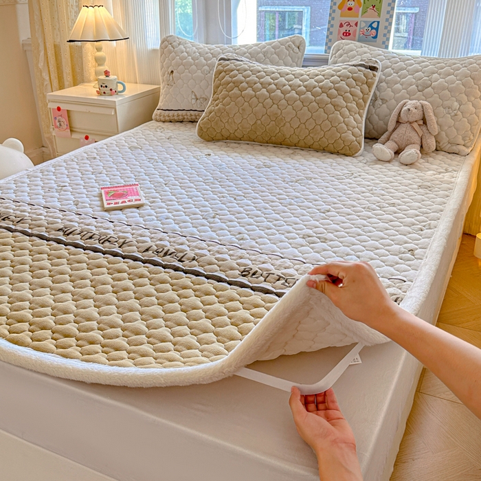 91家纺网 家纺一手货源 找家纺 慕尚家纺 2025牛奶绒床盖床褥被套三件套四件套 床垫-梦蝶