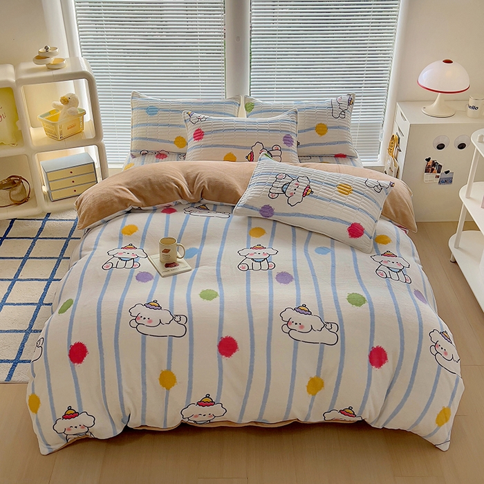 91家纺网 家纺一手货源 找家纺 美梦家纺 2024新款牛奶绒简单款夹棉床盖三件套 乖乖狗