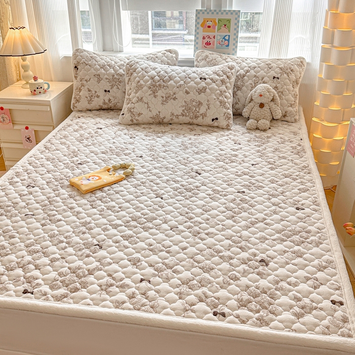 91家纺网 家纺一手货源 找家纺 慕尚家纺 2025牛奶绒床盖床褥被套三件套四件套 床垫-丽娜