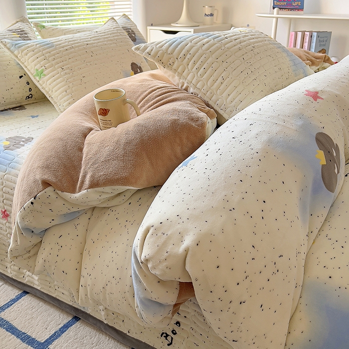 91家纺网 家纺一手货源 找家纺 美梦家纺 2024新款牛奶绒简单款夹棉床盖四件套 象先生蓝