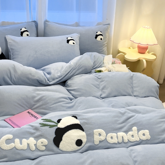 91家纺网 家纺一手货源 找家纺 （总）葡萄家 2024新款卡通牛奶绒毛巾绣可爱熊猫保暖四件套提供买家秀