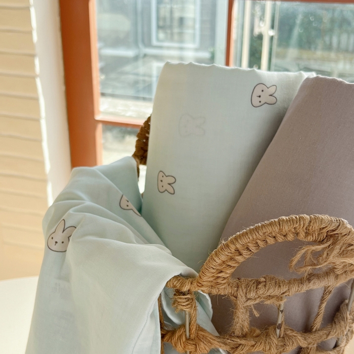 91家纺网 家纺一手货源 找家纺 一比一家纺 2026新款全棉母婴级抗菌有氧全棉双层纱亲肤全棉小清新印花三件套四件套 彼得兔