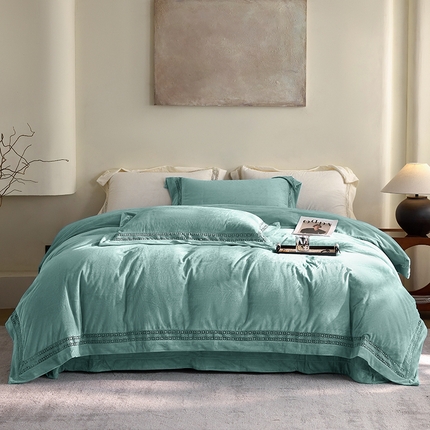 91家纺网 家纺一手货源 找家纺 淼铭家纺 2025新款A类婴肤绒轻奢镂空工艺四件套-爵系列 爵-薄荷绿