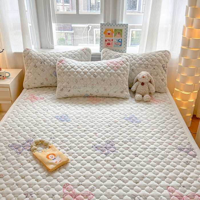 91家纺网 家纺一手货源 找家纺 慕尚家纺 2025牛奶绒床盖床褥被套三件套四件套 床垫-蝴蝶花