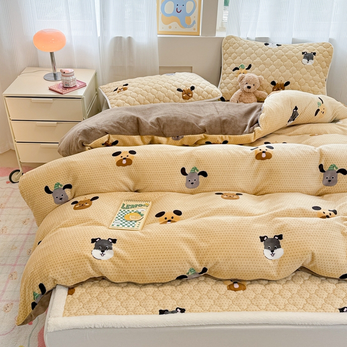 91家纺网 家纺一手货源 找家纺 慕尚家纺 2025牛奶绒床盖床褥被套三件套四件套 床垫-开心狗