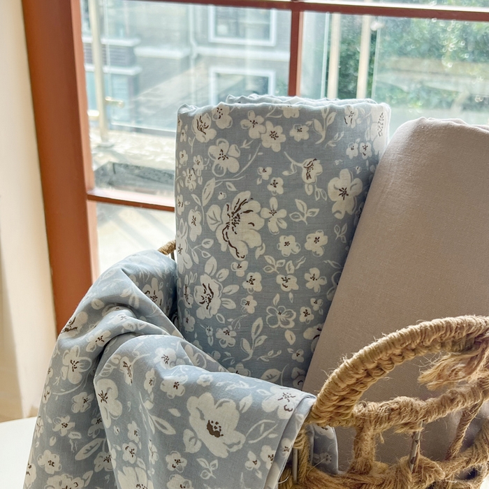 91家纺网 家纺一手货源 找家纺 一比一家纺 2025新款全棉母婴级抗菌有氧全棉双层纱亲肤全棉小清新印花三件套四件套 木槿花-兰